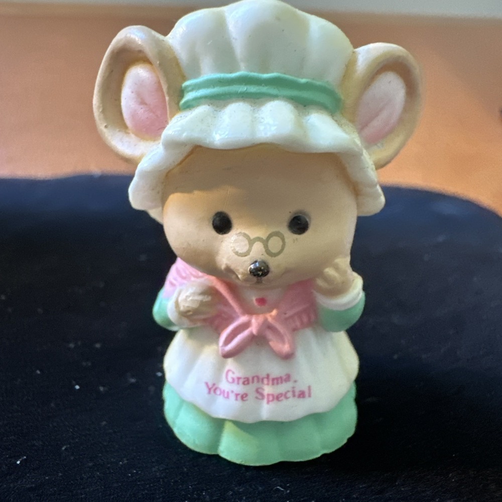 Russ‎ Berrie Mini Mouse Grandma You're Special Vintage 1.75